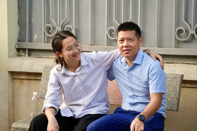 Sỹ tử hoàn thành bài Ngữ Văn, đề dễ thở, thí sinh phấn khởi - 50