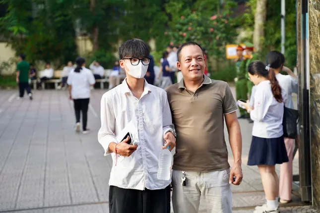 Sỹ tử hoàn thành bài Ngữ Văn, đề dễ thở, thí sinh phấn khởi - 52