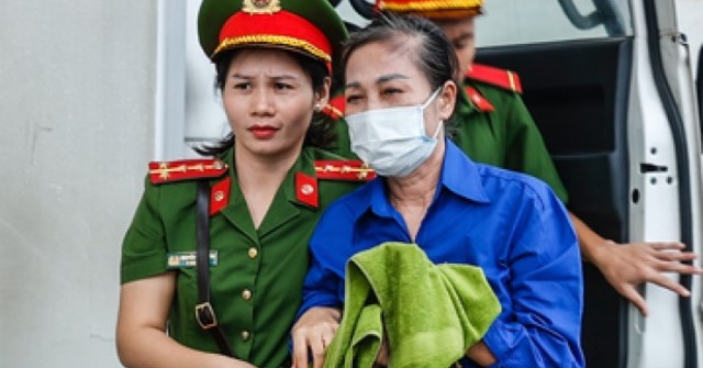 Bà Hoàng Thị Thúy Lan bật khóc tại tòa, mẹ Chủ ...