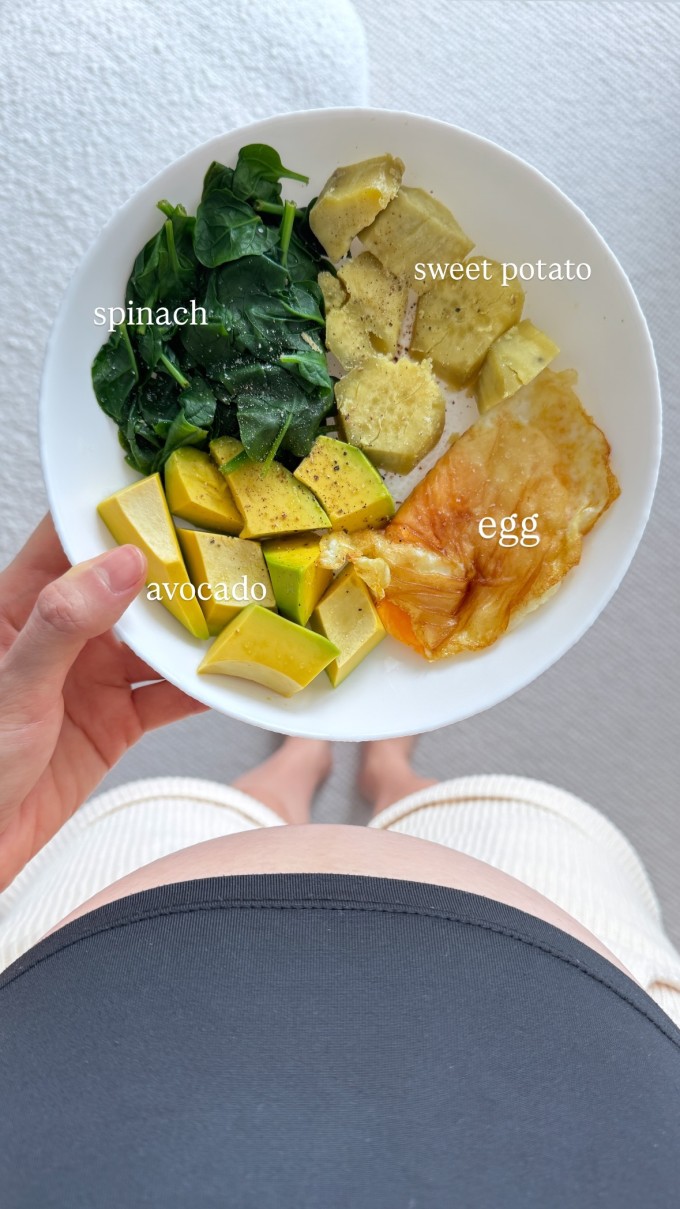 Tuyết Lan khoe bữa ăn nhẹ giàu dinh dưỡng.