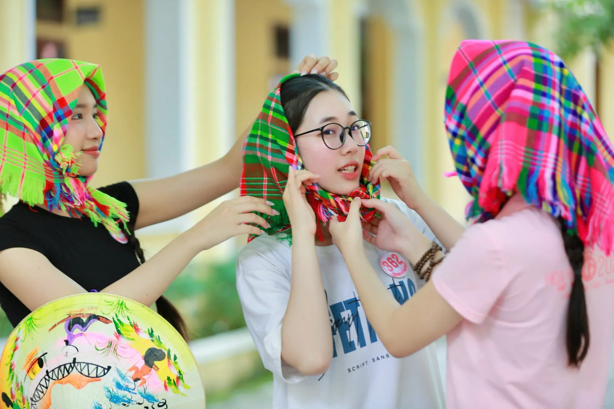 Các thí sinh cho biết đây là món quà đặc biệt mà thí sinh Nguyễn Mai Phương mua tặng cho 24 cô gái còn lại.