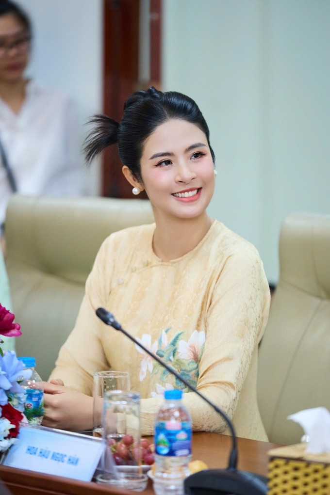 Ngọc Hân vẫn nhiệt tình tham gia các hoạt xã hội khi bụng mỗi ngày một lớn. Ảnh: Nhân vật cung cấp