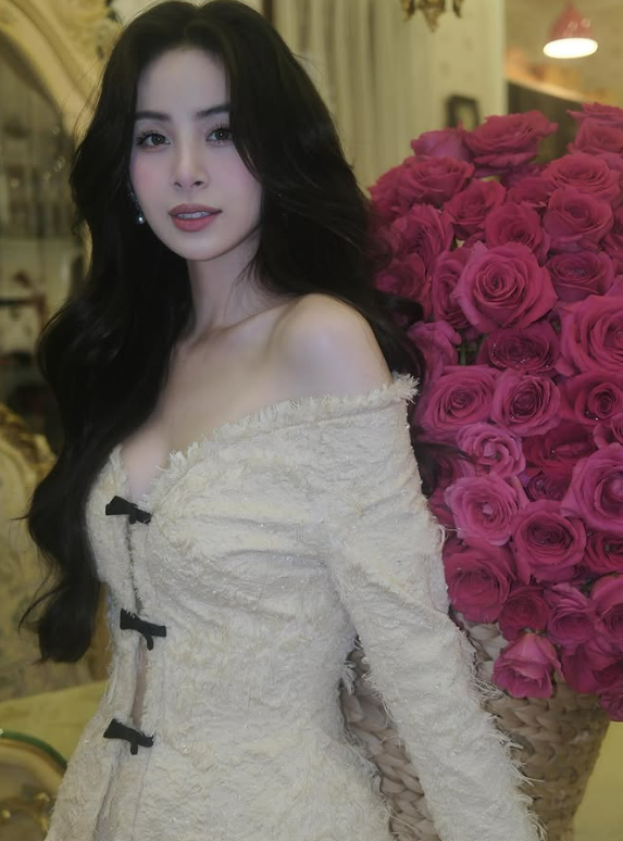 "Kim Tae Hee Việt Nam" 2k2 được chồng cưng như trứng: Chăm chút từ đầu tới gót chân, diện đồ hiệu chóng mặt - 7