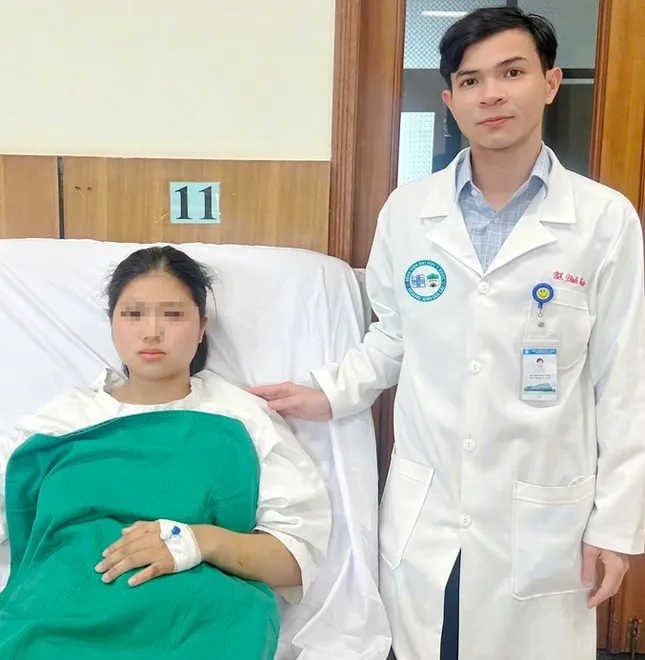 Em A. tại bệnh viện.