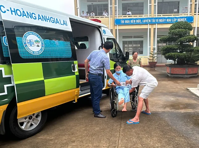 Thí sinh P.H.C.A. đến điểm thi.