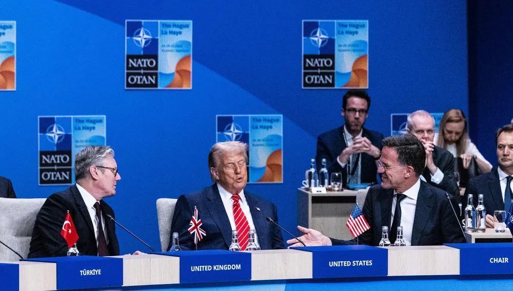 Tổng thống Mỹ Donald Trump (giữa) tại Hội nghị Thượng đỉnh NATO 2025. Ảnh: NATO
