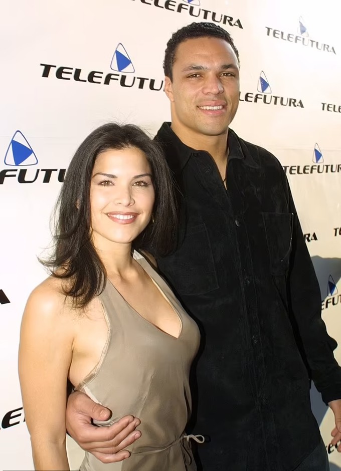 Sanchez thời bên Tony Gonzalez. Ảnh: BEI