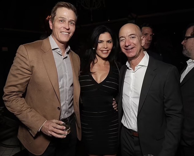 Chồng cũ Patrick được cho chính là người giới thiệu Sanchez với Bezos.