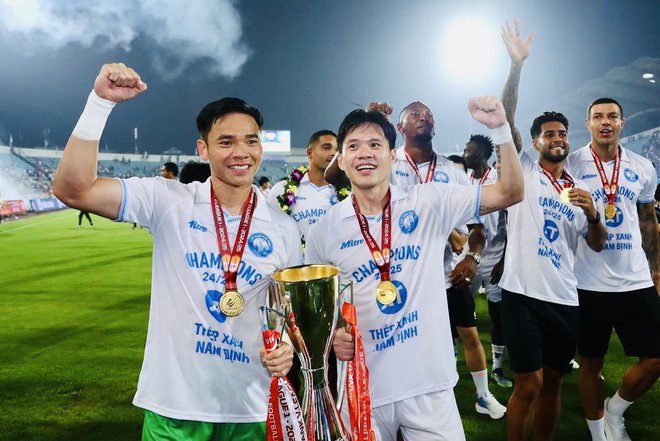 Đương kim vô địch V-League - CLB Nam Định cho biết sẽ dự cả C2 châu Á lẫn C1 Đông Nam Á mùa tới