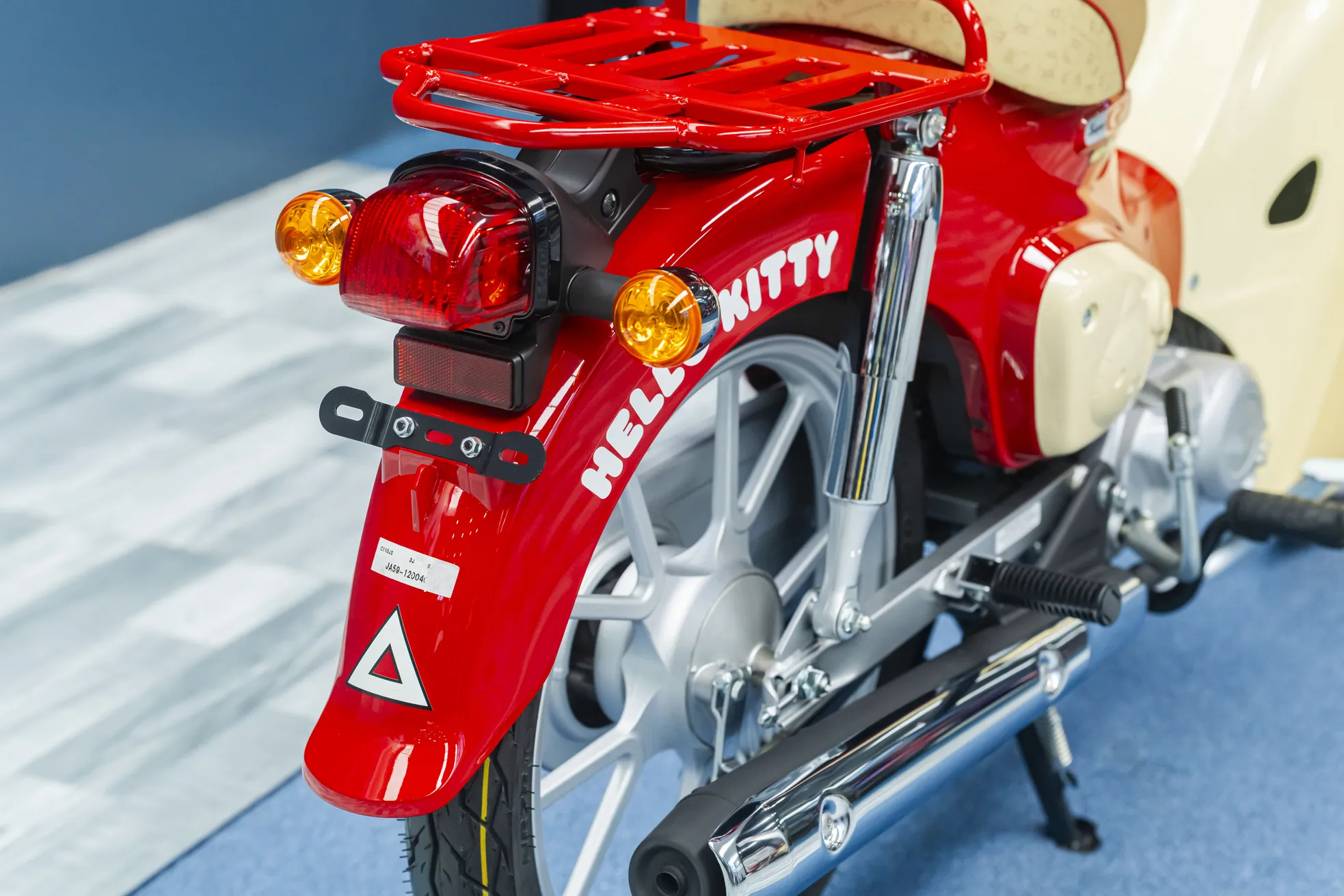 Honda Super Cub bản giới hạn được đưa về Việt Nam - 8