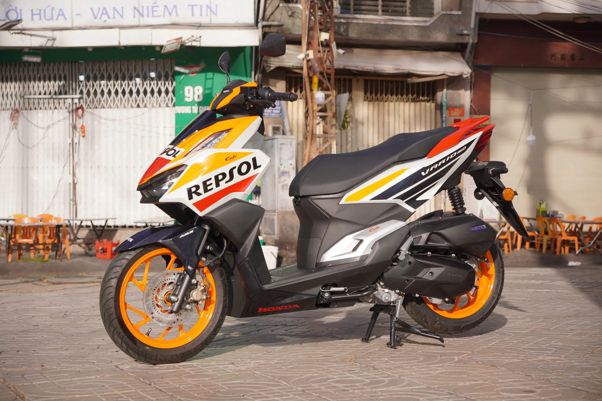 Cận cảnh Honda Vario bản giới hạn Repsol vừa về Việt Nam