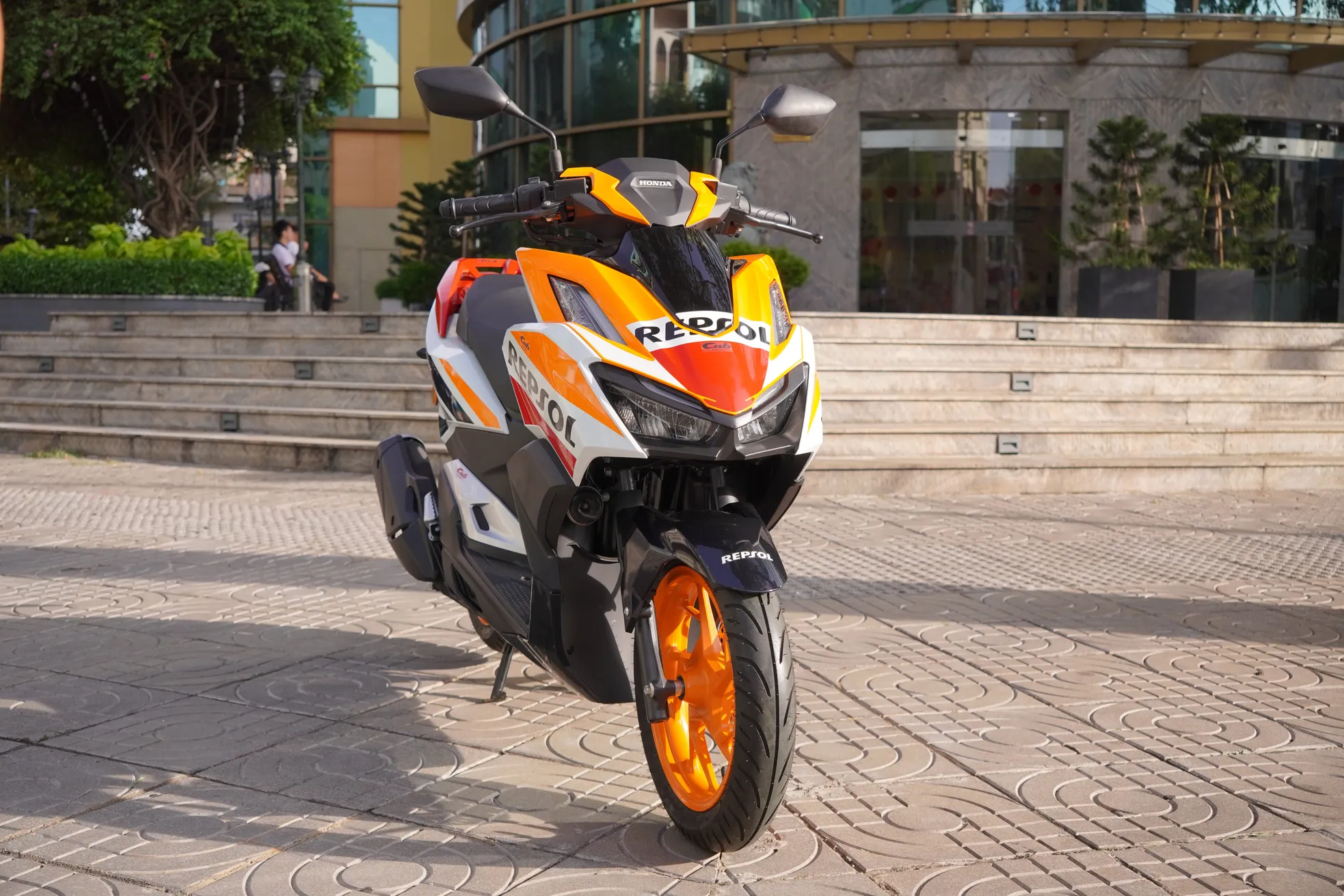 Cận cảnh Honda Vario bản giới hạn Repsol vừa về Việt Nam - 2