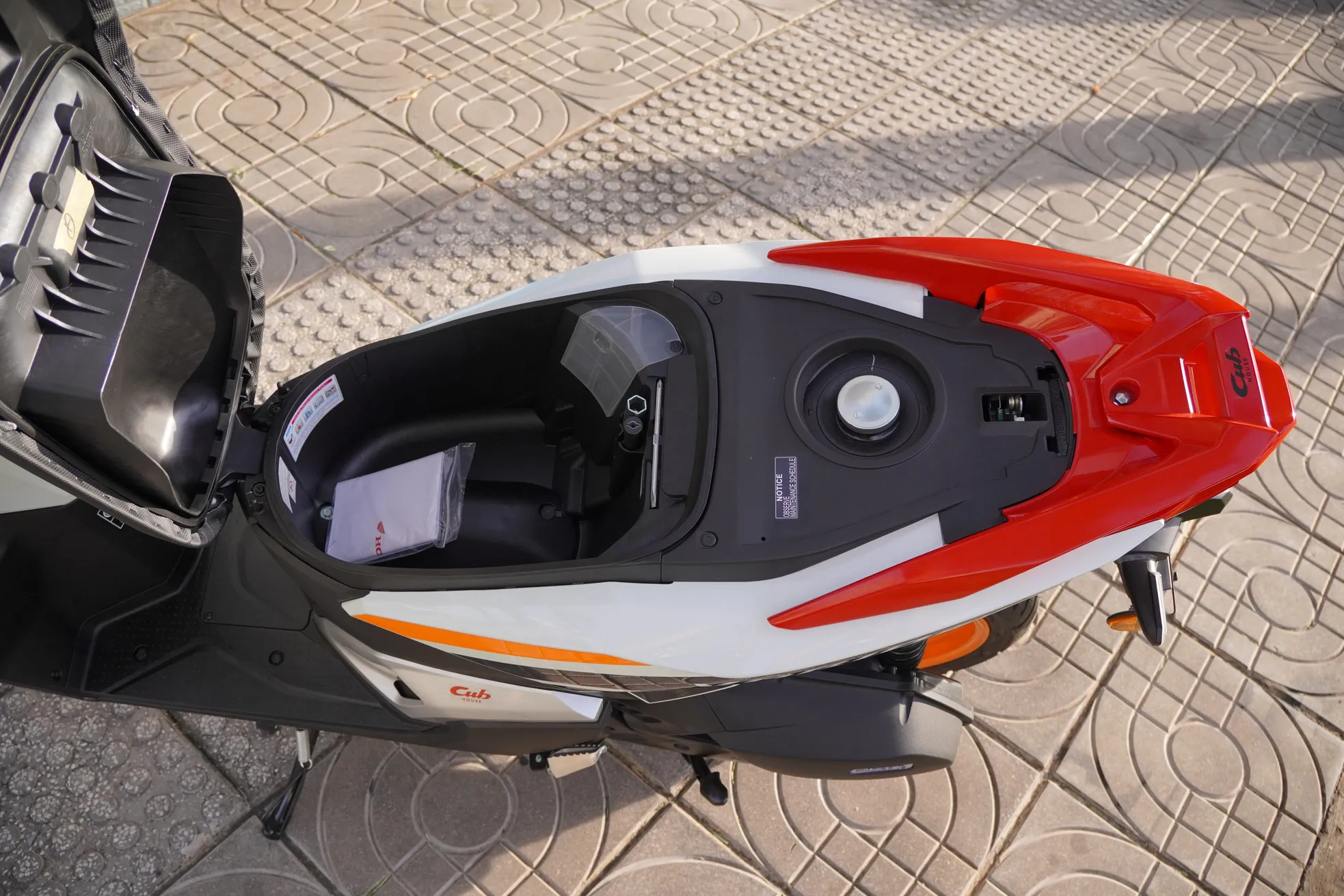 Cận cảnh Honda Vario bản giới hạn Repsol vừa về Việt Nam - 13