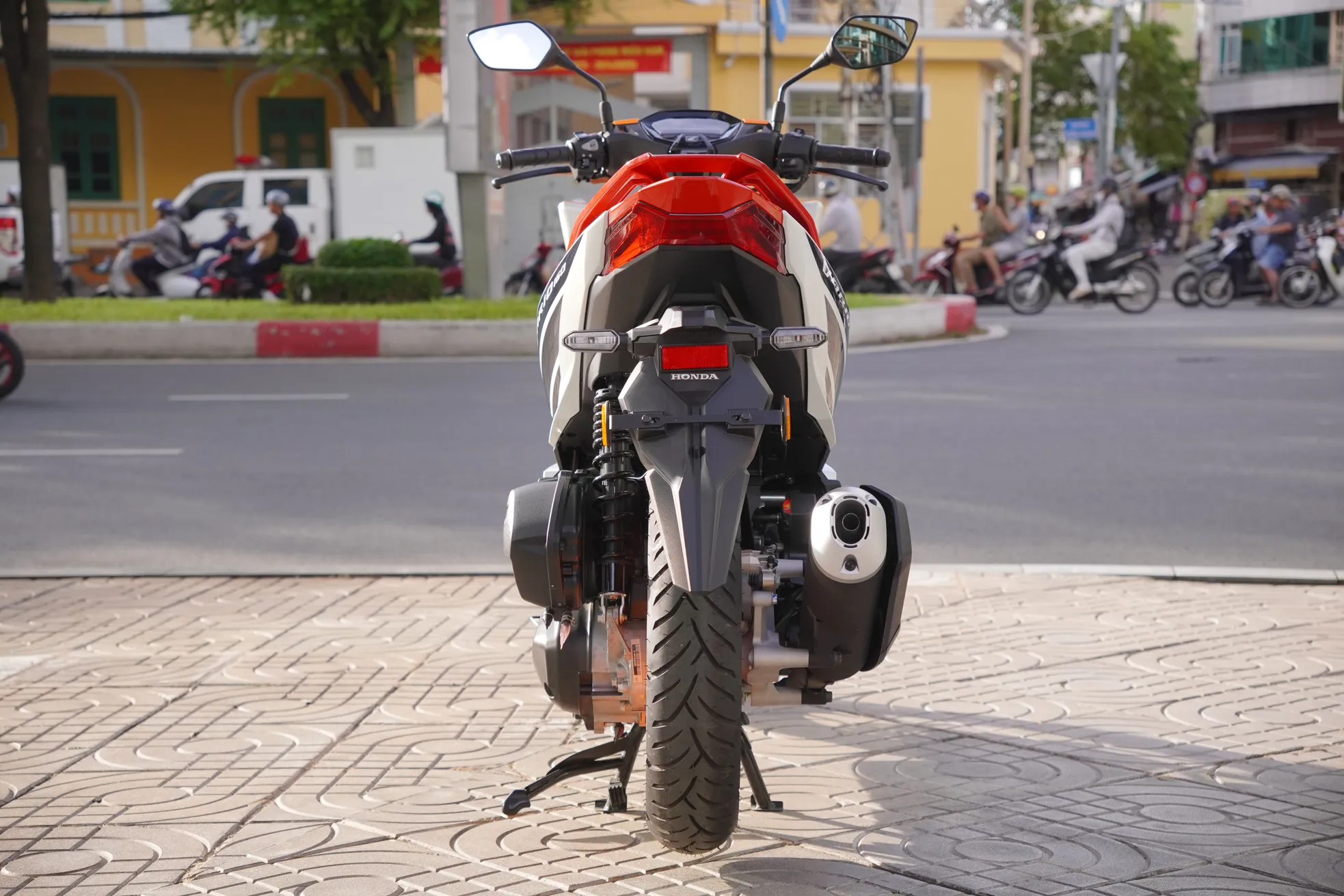 Cận cảnh Honda Vario bản giới hạn Repsol vừa về Việt Nam - 15