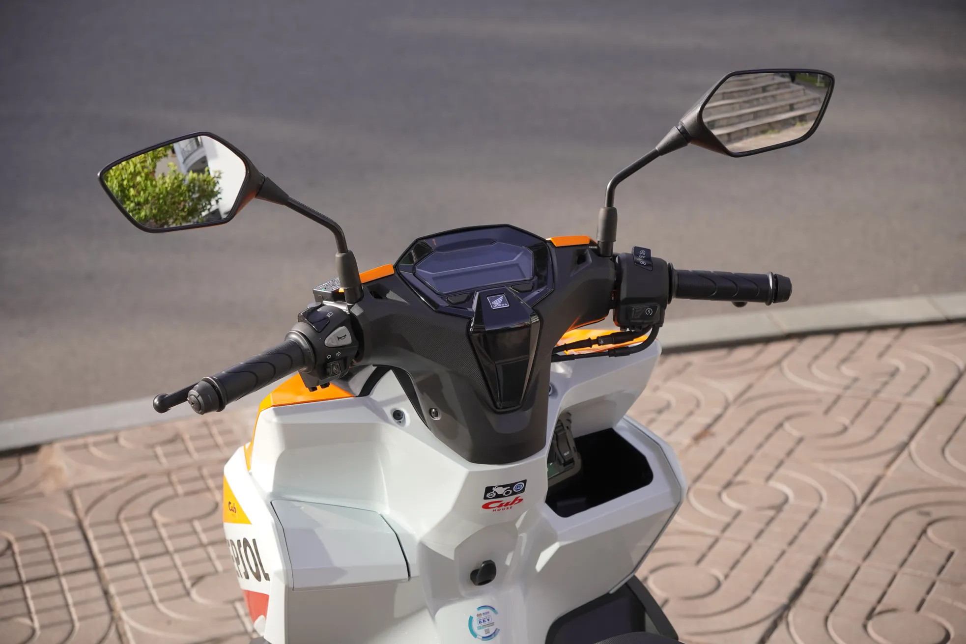 Cận cảnh Honda Vario bản giới hạn Repsol vừa về Việt Nam - 12