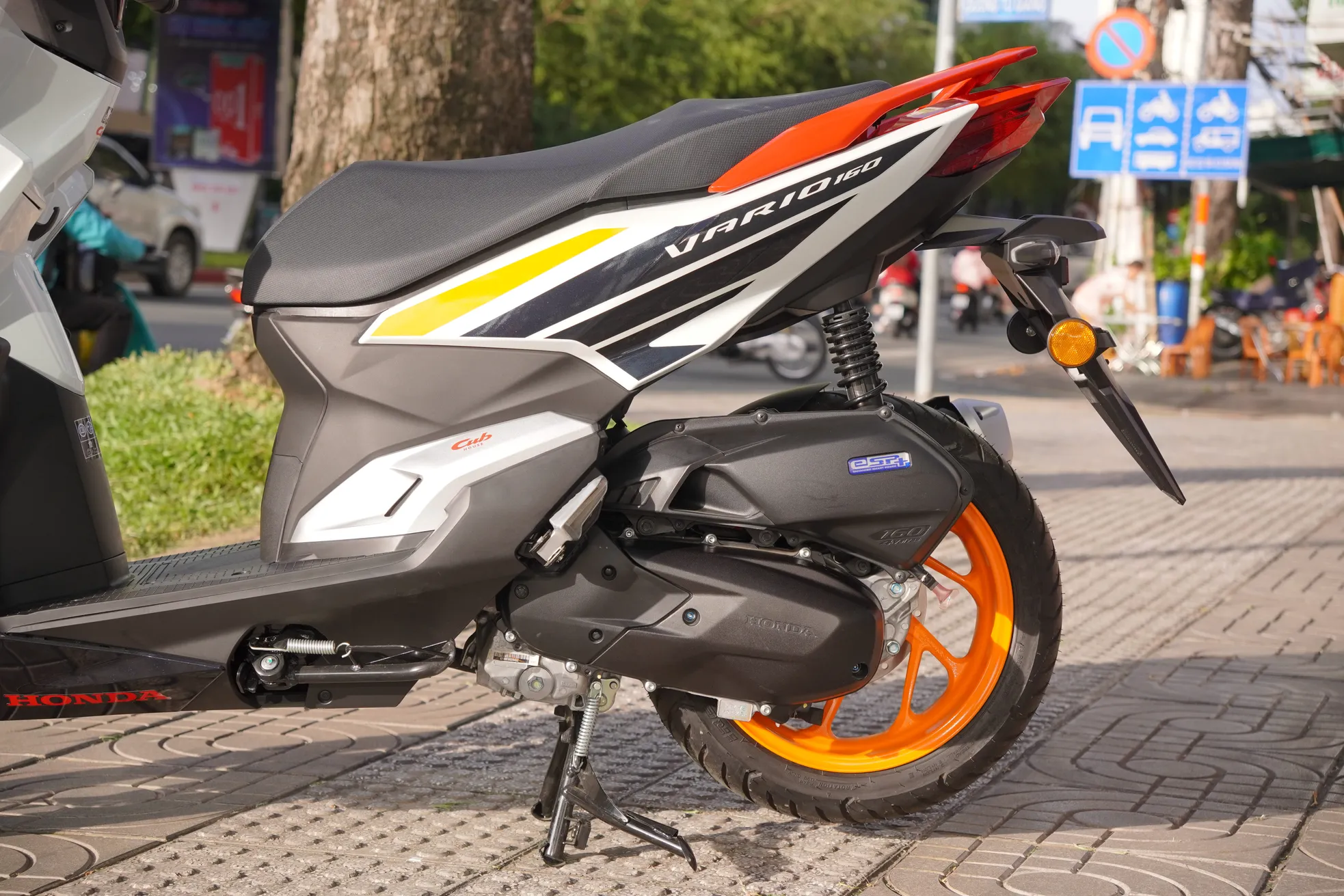 Cận cảnh Honda Vario bản giới hạn Repsol vừa về Việt Nam - 11