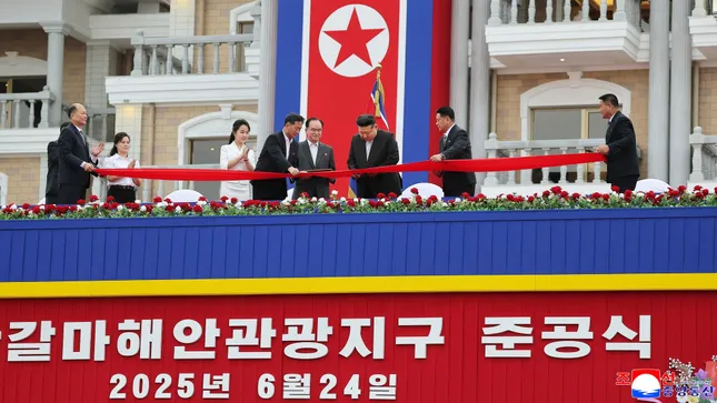 Suốt nhiều năm qua, ông Kim đã thúc đẩy việc tái thiết thành phố biển Wonsan, nhằm biến nơi đây từ một địa điểm nghỉ dưỡng cho người dân địa phương thành khu du lịch hấp dẫn trị giá hàng tỷ đô la. (Ảnh: KCNA)