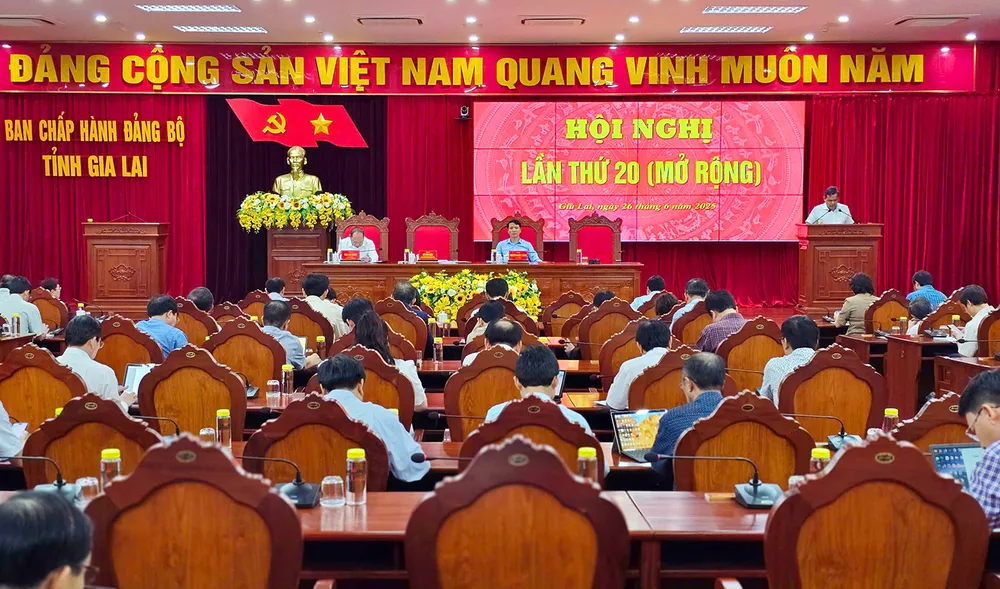 Hội nghị Ban Chấp hành Đảng bộ tỉnh Gia Lai ngày 26-6. Ảnh: DĐ.