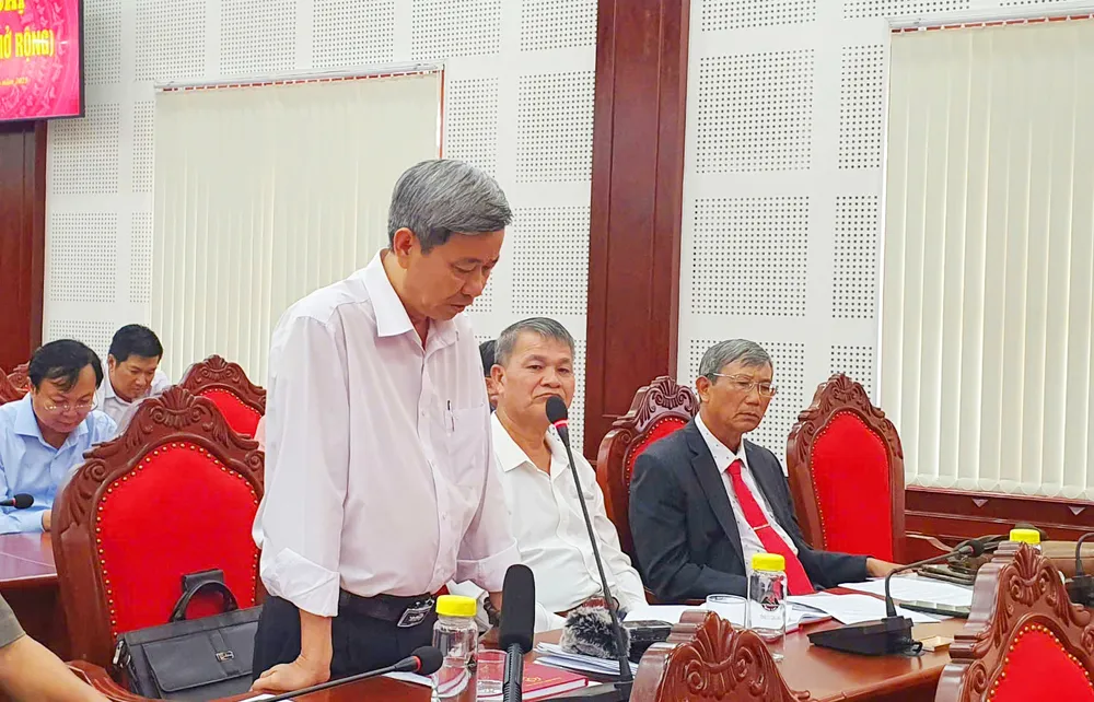 Ông Trần Quốc Khánh, Bí thư Thị ủy Ayun Pa, trả lời tại hội nghị.