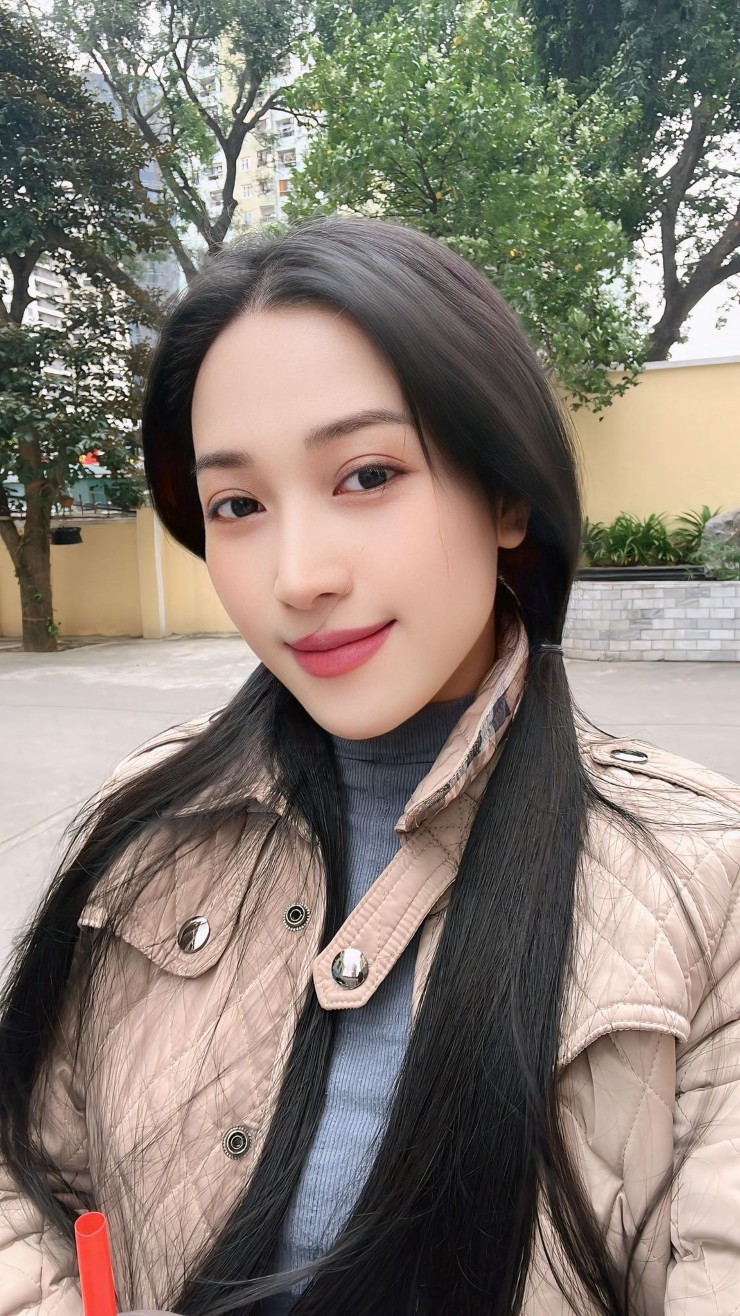 Với Hellen Thủy, đam mê nghệ thuật vẫn là ưu tiên hàng đầu. Cô tin rằng, tình yêu sẽ đến vào lúc thích hợp và khi ấy, cô sẽ sẵn sàng đón nhận.
