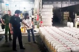 Phá đường dây " dầu thực vật giả " , nhập lậu cực lớn trên toàn quốc, thu giữ hơn 1.000 tấn