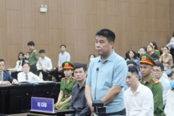 Chủ tịch Tập đoàn Phúc Sơn và bà Hoàng Thị Thúy Lan rơi nước mắt trình bày hoàn cảnh
