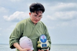Ảnh sao 26/6: MC Đại Nghĩa rải tro ba mẹ cùng nhau