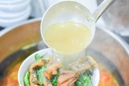 Rót 300 triệu đầu tư bán bún cá, chủ quán " trắng tay " sau 2 tháng