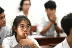 Xem và giải đề thi môn Ngữ văn của 25.000 em dự thi theo Chương trình GDPT 2006