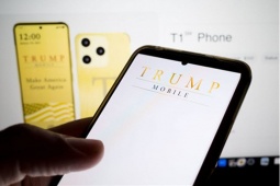 Bi hài điện thoại Trump Phone lại không được sản xuất ở Mỹ?