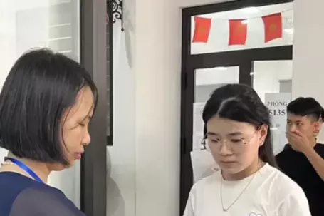 Sáng nay, gần 1,15 triệu thí sinh bắt đầu làm bài thi Ngữ văn, chấm dứt đồn đoán đề thi
