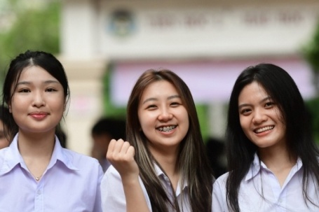 Đề thi Ngữ văn tốt nghiệp THPT 2025 đậm hơi thở cuộc sống, đánh thức quá khứ