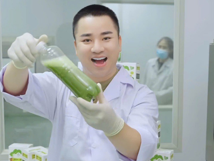 Hữu Công quảng cáo bột rau detox trên mạng xã hội.