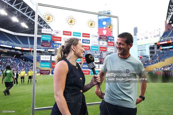 HLV&nbsp;Chivu cười rạng rỡ sau chiến thắng kịch tính của Inter Milan