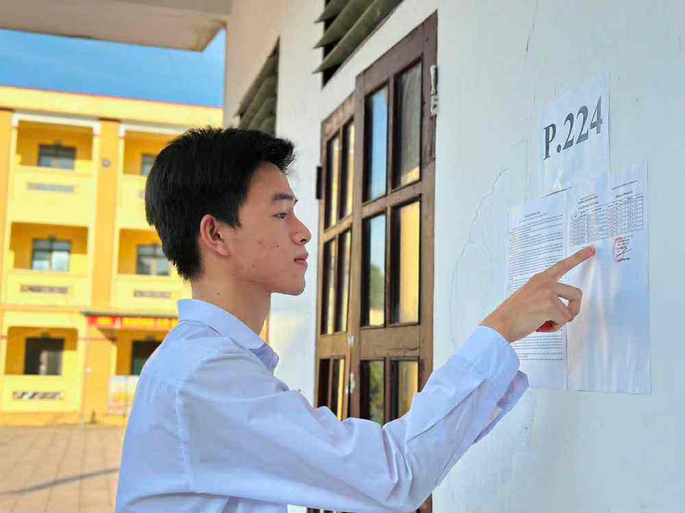 Sỹ tử hoàn thành bài Ngữ Văn, đề dễ thở, thí sinh phấn khởi - 14