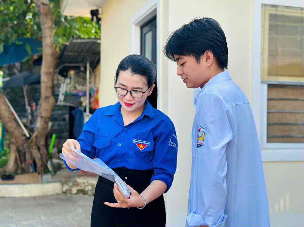 Sỹ tử hoàn thành bài Ngữ Văn, đề dễ thở, thí sinh phấn khởi - 15
