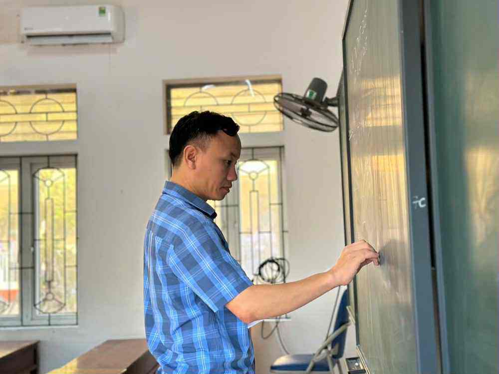 Sỹ tử hoàn thành bài Ngữ Văn, đề dễ thở, thí sinh phấn khởi - 16