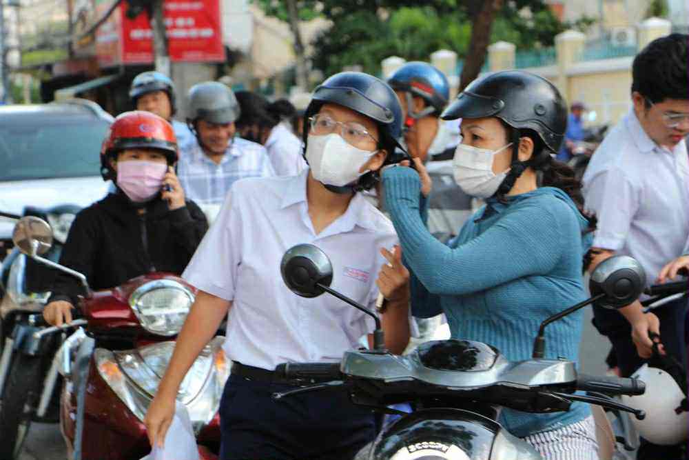 Sỹ tử hoàn thành bài Ngữ Văn, đề dễ thở, thí sinh phấn khởi - 18