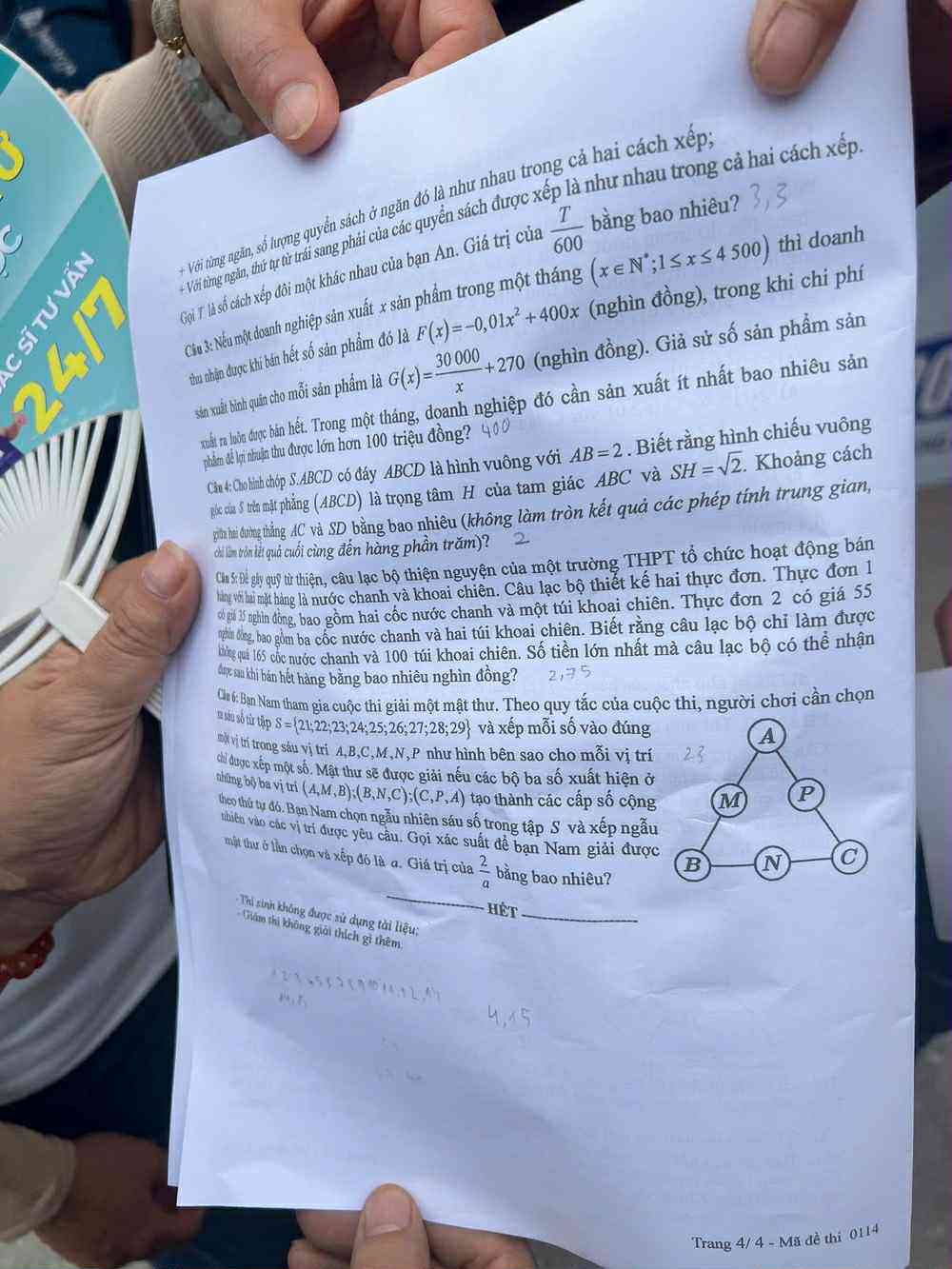 Sỹ tử hoàn thành &#39;môn thi áp lực nhất&#39;: Cập nhật đề thi, giải đề Toán - 13