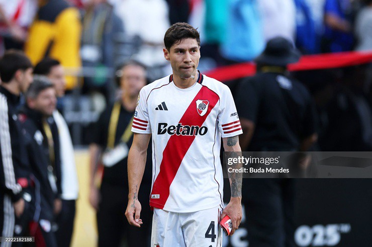 Montiel của River Plate bị rách cằm