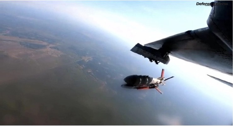 Bom lượn do Ukraine phát triển được thả thử nghiệm từ chiến đấu cơ Su-24. Ảnh chụp màn hình video.