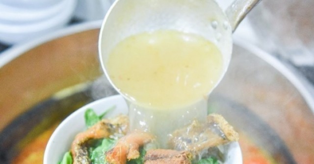 Rót 300 triệu đầu tư bán bún cá, chủ quán "trắn...