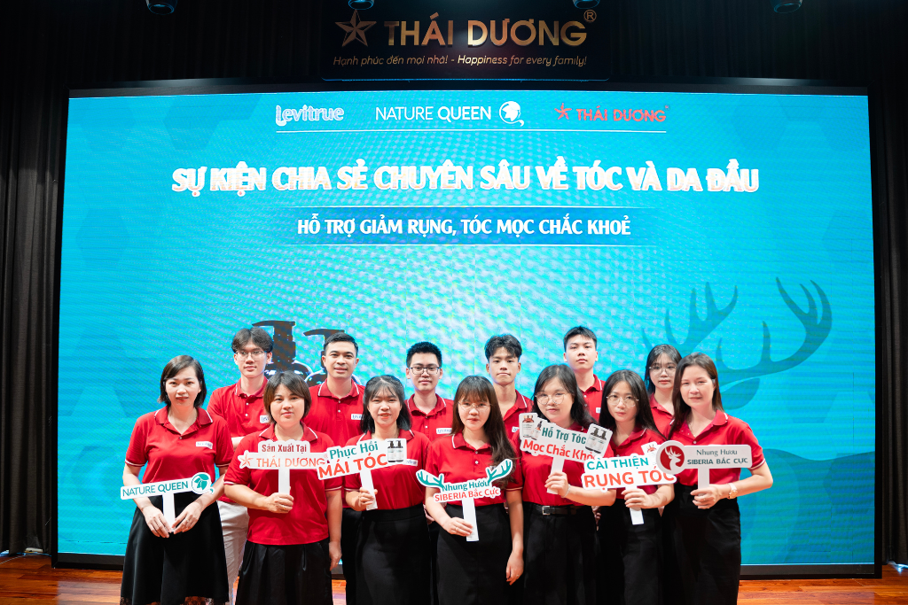 Cán bộ công nhân viên Công ty Levitrue tham gia khóa đào tạo chuyên sâu về tóc.