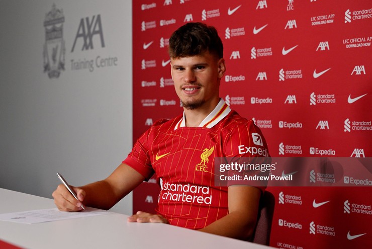 Kerkez chính thức khoác áo Liverpool