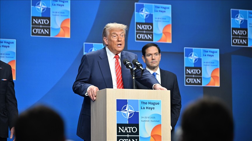 Tổng thống Mỹ Donald Trump phát biểu trong cuộc họp báo bên lề hội nghị thượng đỉnh NATO ở Hà Lan. Ảnh: Anadolu.