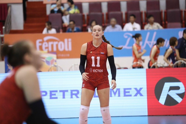 

Ngay sau khi cùng Korabelka lên ngôi vô địch VTV Cup 2024, Palshina được trao giải hoa khôi bóng chuyền, danh hiệu danh giá dành cho vận động viên sở hữu nhan sắc và phong thái cuốn hút nhất giải đấu.


