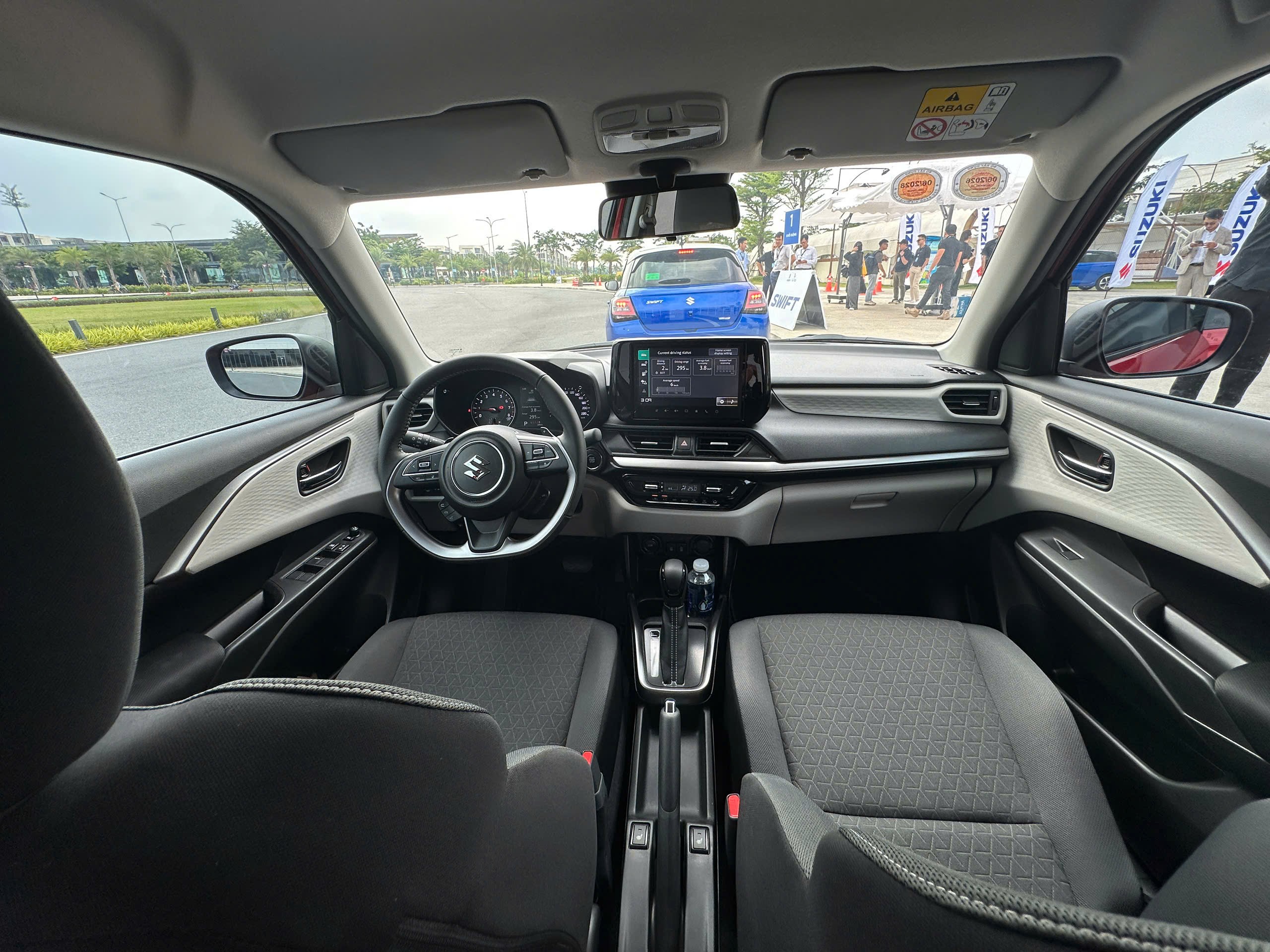 Ra mắt Suzuki Swift động cơ lai Hybrid, giá từ 569 triệu đồng - 9