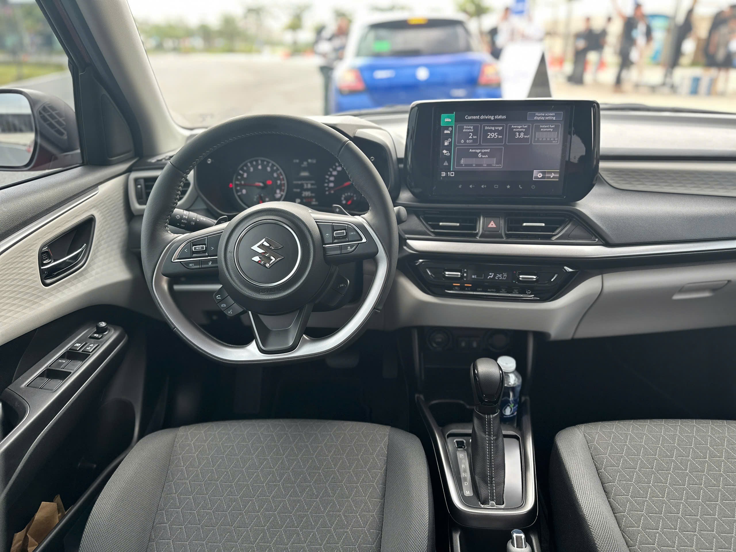 Ra mắt Suzuki Swift động cơ lai Hybrid, giá từ 569 triệu đồng - 10