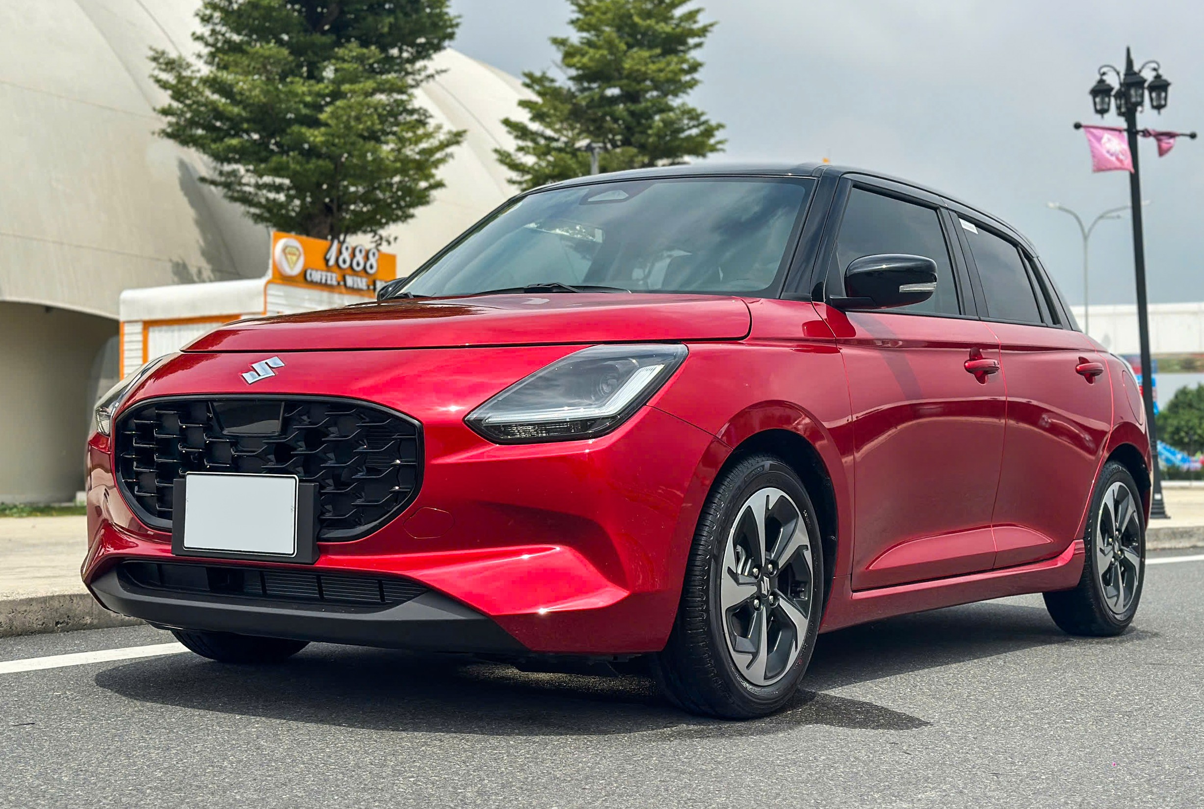 Ra mắt Suzuki Swift động cơ lai Hybrid, giá từ 569 triệu đồng - 2