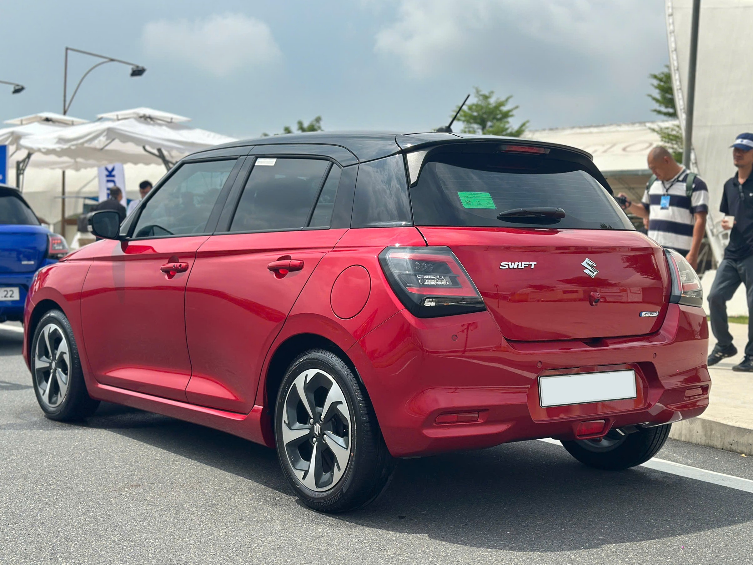 Ra mắt Suzuki Swift động cơ lai Hybrid, giá từ 569 triệu đồng - 3